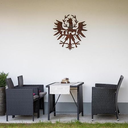 Ninas Residenzerl Apartamento Kolsassberg Exterior foto