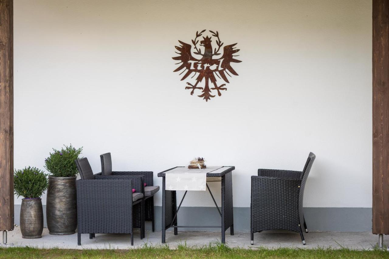 Ninas Residenzerl Apartamento Kolsassberg Exterior foto